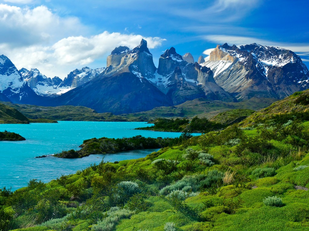 https://wallpapersite.com/nature/torres-del-paine-national-park-soaring-mountains-hd-5501.html